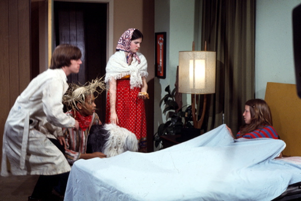 121-1972boxcarousel