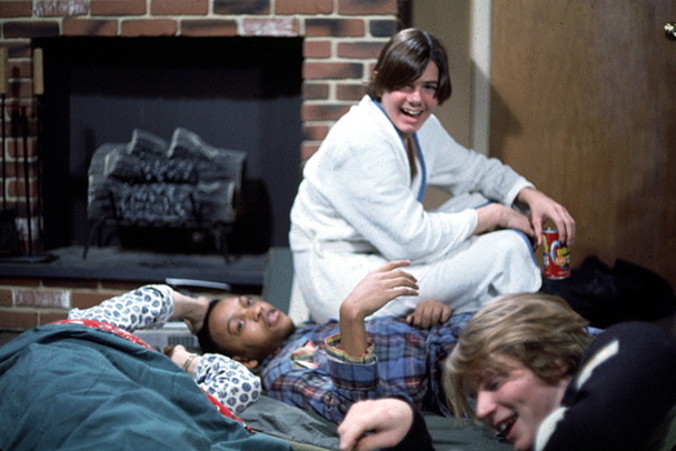 67-1972boxcarousel