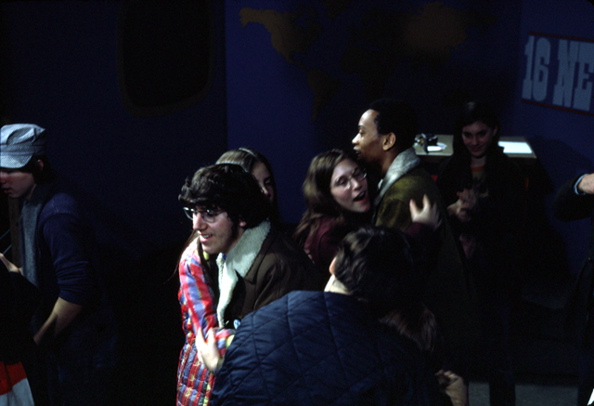 66-1972boxcarousel