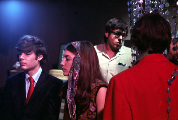 110-1972boxcarousel