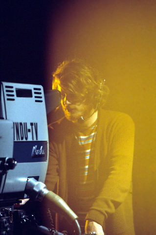 124-1972boxcarousel