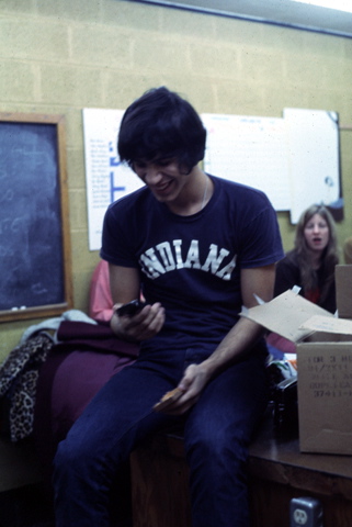 25-1972boxcarousel