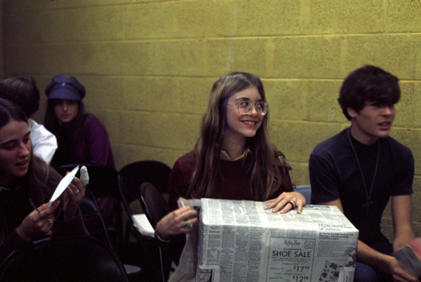 24-1972boxcarousel