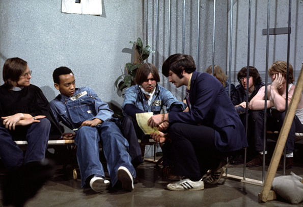 26-1972boxcarousel
