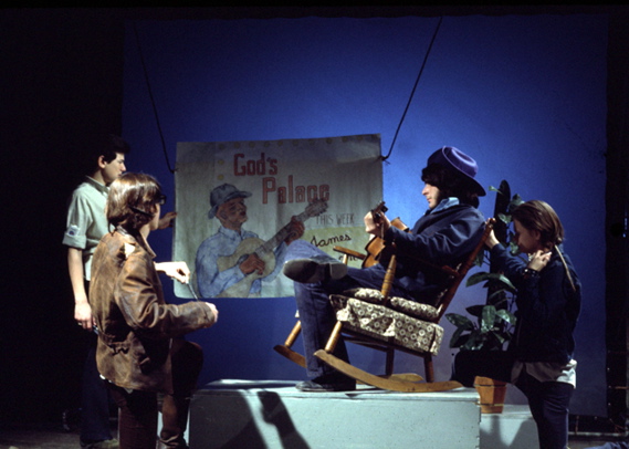 133-1972boxcarousel