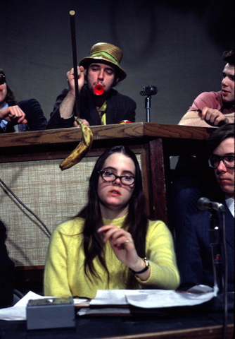 49-1972boxcarousel